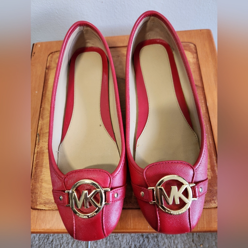 Michael Kors Size 8.5 flats